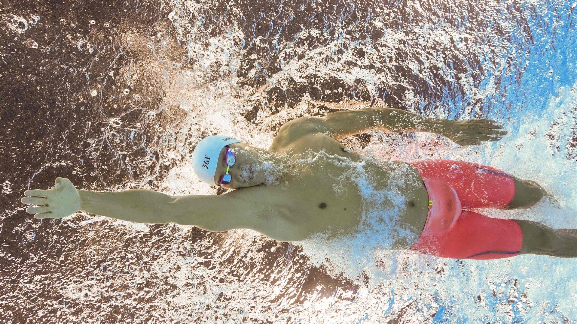 纳达尔鏖战五盘险胜德约科维奇，第15次挺进法网四强